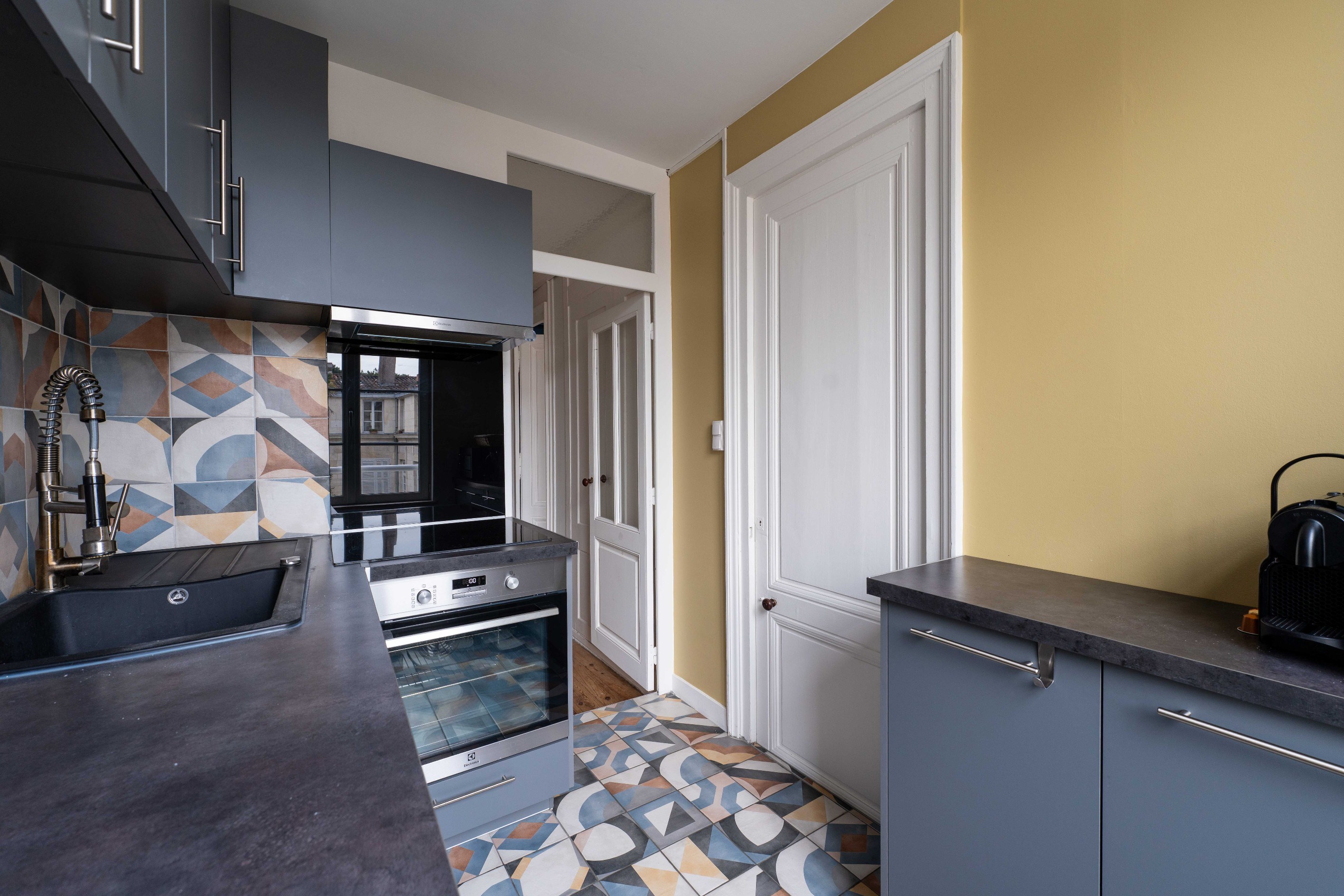  Charming Renovated Apartment with Period Features – City Center - 物件實景