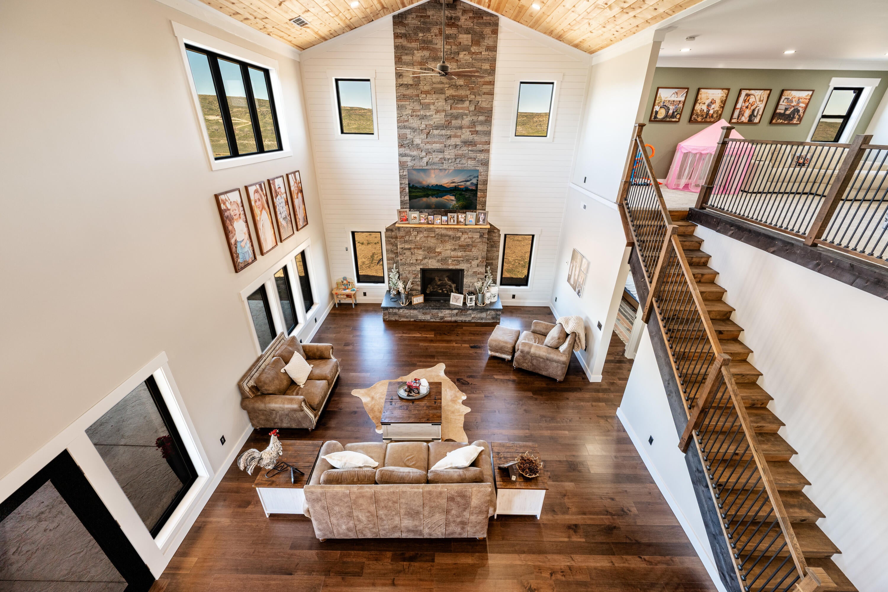 Ranchester, Wyoming, 82839, United States, 5 Bedrooms Bedrooms, ,4 BathroomsBathrooms,Residential,For Sale,2016525