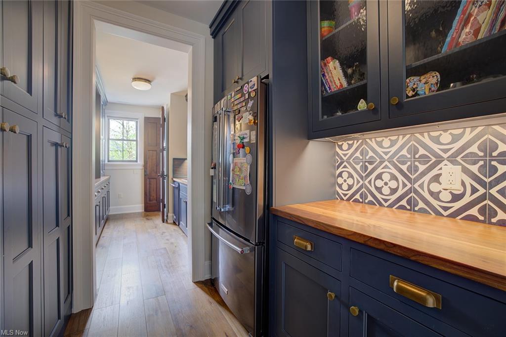 Williamstown, West Virginia, 26187, United States, 5 Bedrooms Bedrooms, ,8 BathroomsBathrooms,Residential,For Sale,1980118