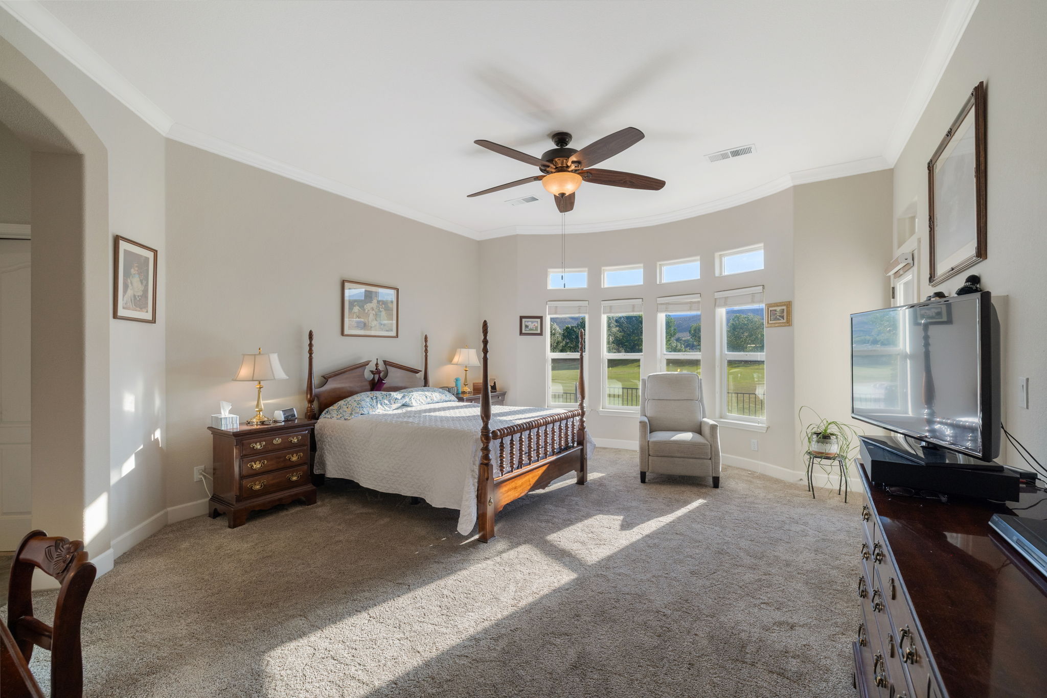  Refined Minden Living with Designer Touches and Captivating Mountain Views - 物件實景