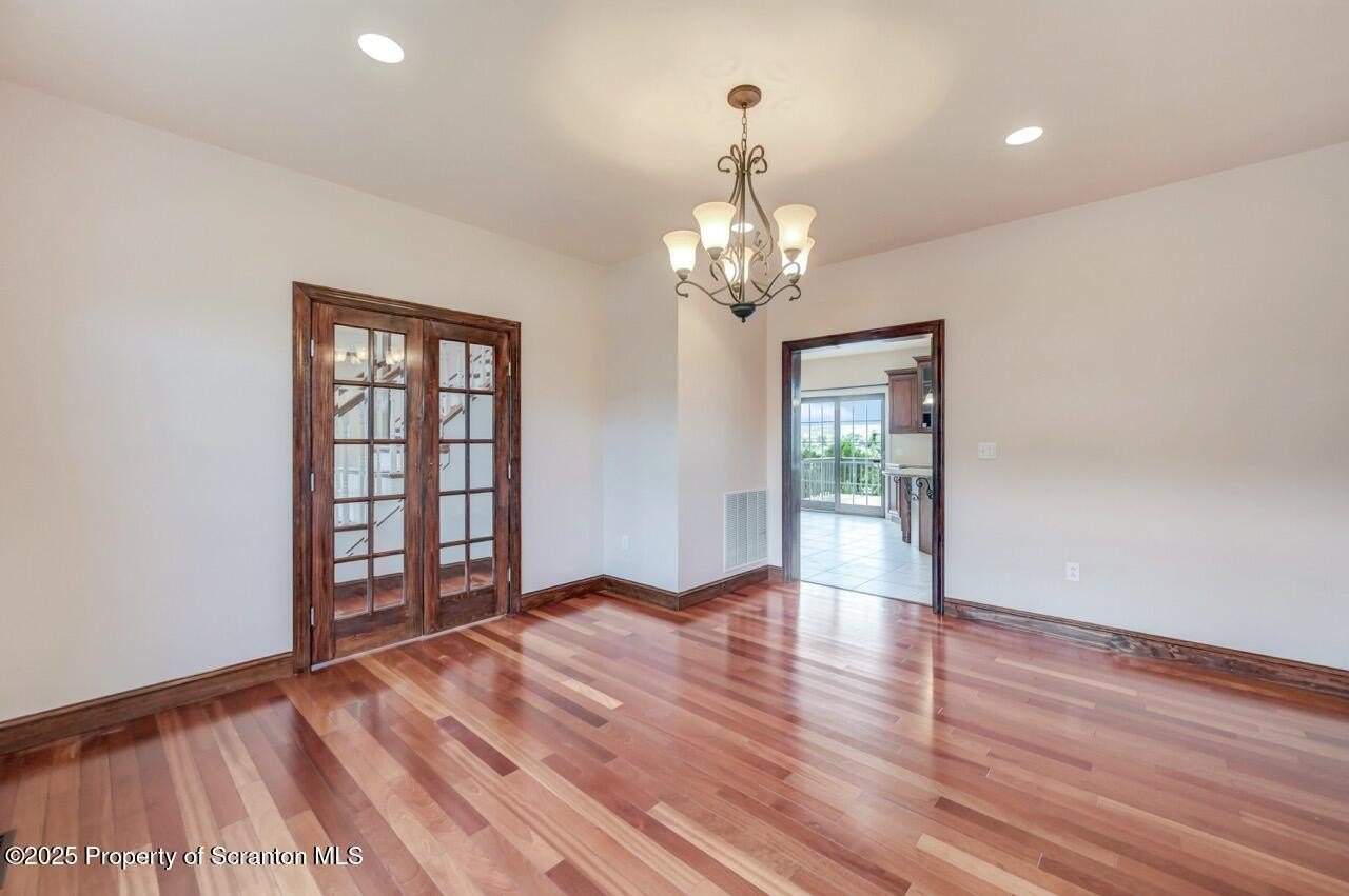 Throop, Pennsylvania, 18512, United States, 3 Bedrooms Bedrooms, ,3 BathroomsBathrooms,Residential,For Sale,1889511