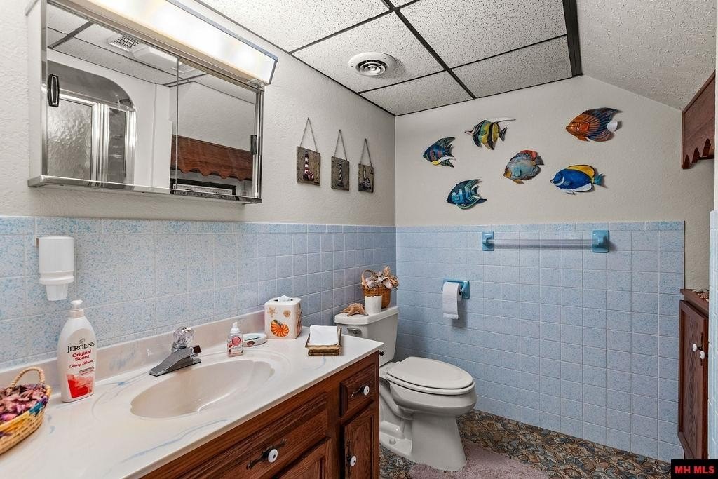 Mountain Home, Arkansas, 72653, United States, 3 Bedrooms Bedrooms, ,4 BathroomsBathrooms,Residential,For Sale,2025116