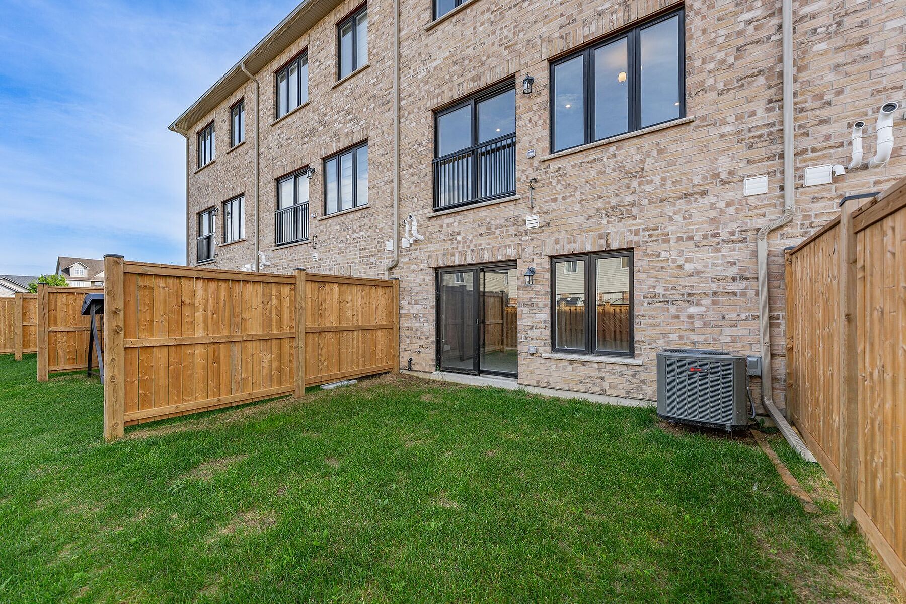  Brand New Luxurious Townhome - 物件實景