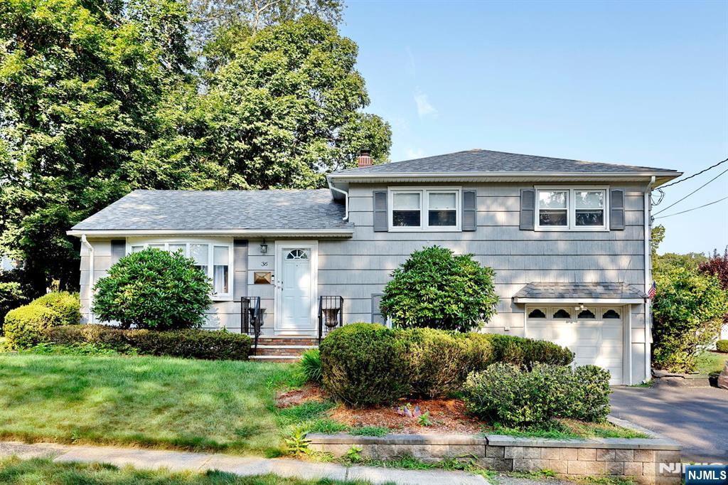 Waldwick, New Jersey, 07463, United States, 3 Bedrooms Bedrooms, ,2 BathroomsBathrooms,Residential,For Sale,1918312
