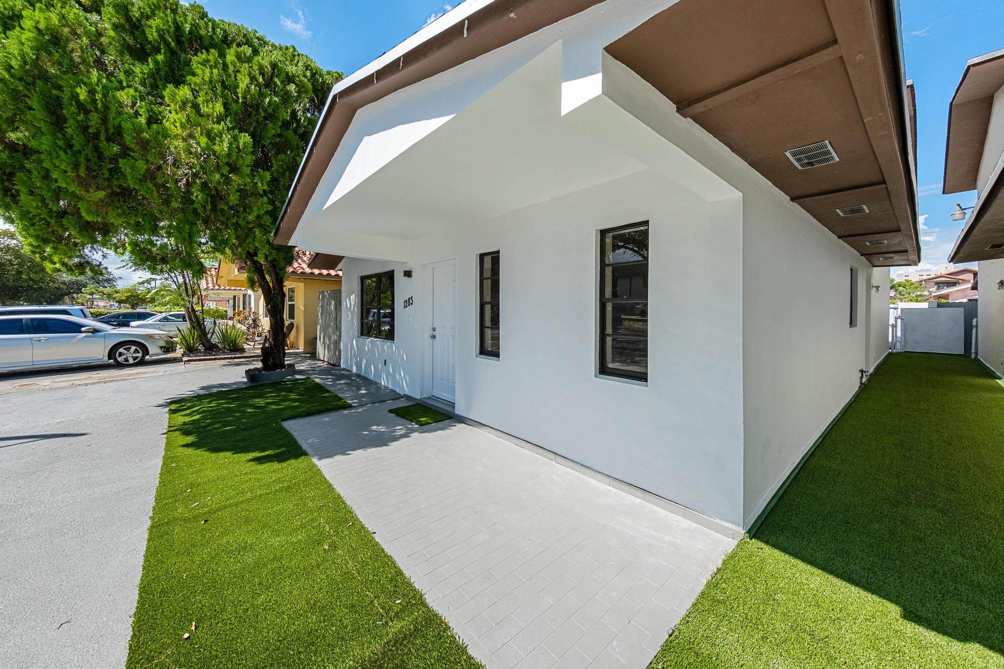 Hialeah, Florida, 33012, United States, 4 Bedrooms Bedrooms, ,3 BathroomsBathrooms,Residential,For Sale,1996510