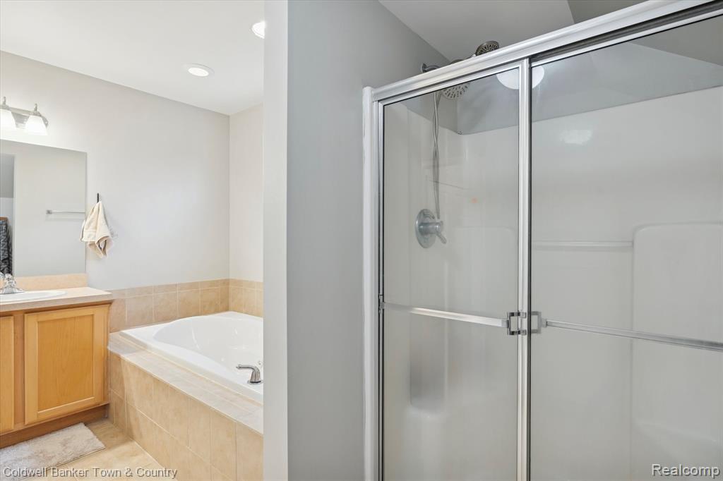 Highland, Michigan, 48357, United States, 4 Bedrooms Bedrooms, ,4 BathroomsBathrooms,Residential,For Sale,2003066