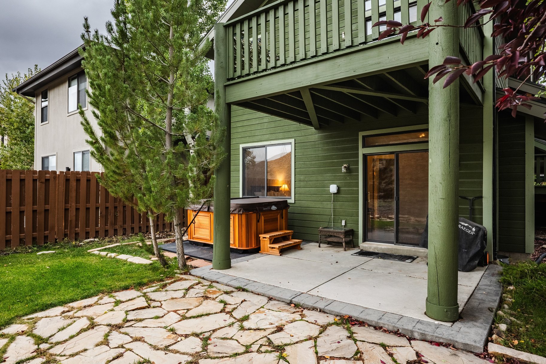  Rare Creekside Retreat  Privacy, Mountain Living & Unbeatable Convenience - 物件實景