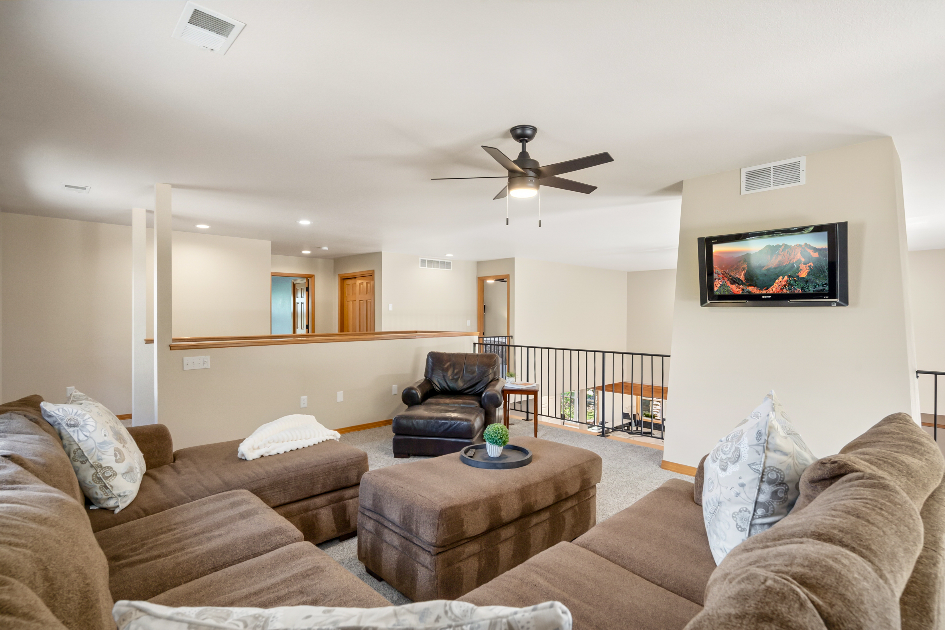 Luxuriously Renovated Home Overlooking Hole 15 of the Ptarmigan Country Club - 物件實景