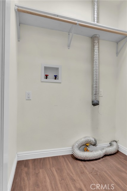 Los Angeles, California, 90062, United States, 5 Bedrooms Bedrooms, ,Residential,For Sale,1975907