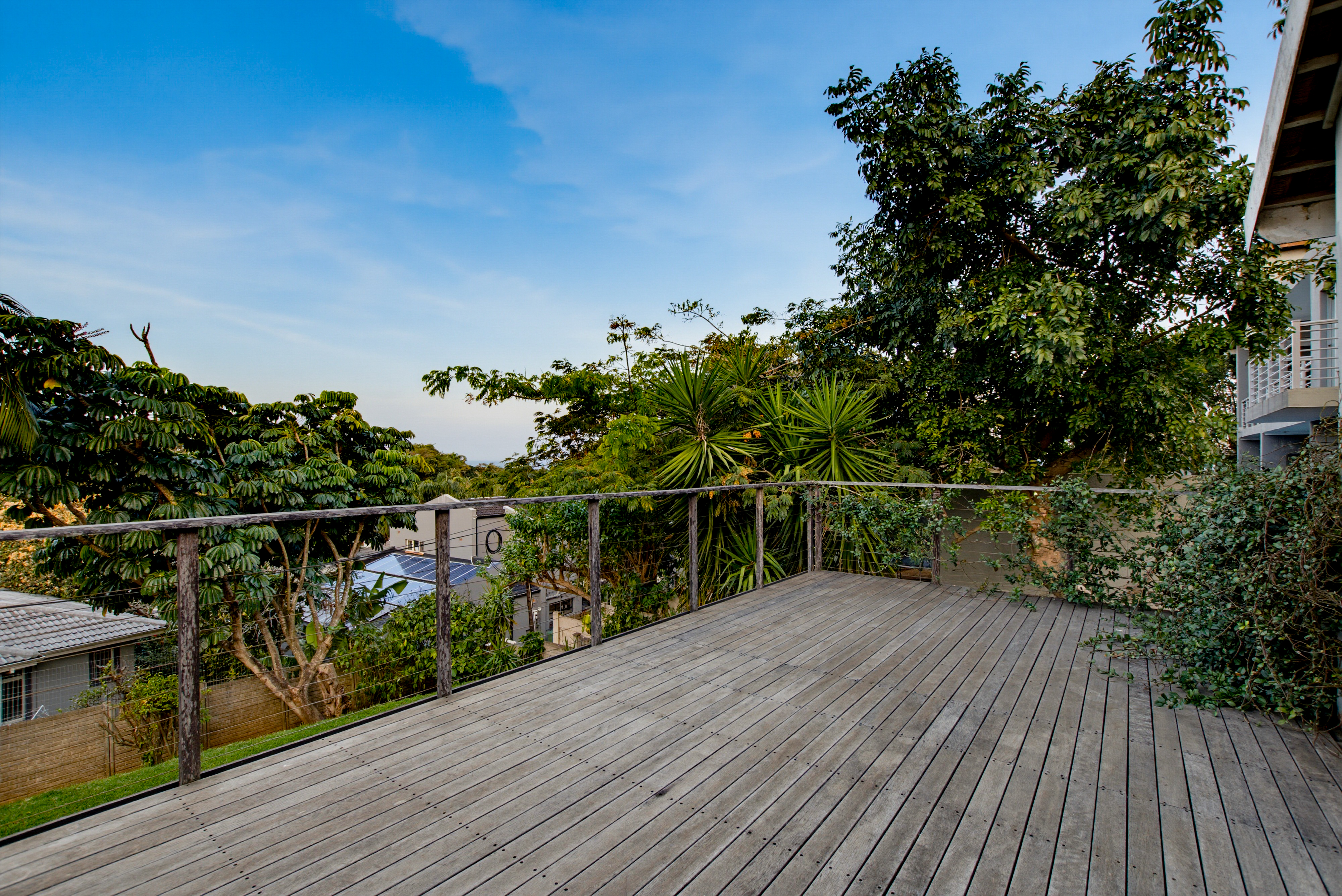  Spacious 5 Bedroom Split-Level Family Home with Pool - 物件實景