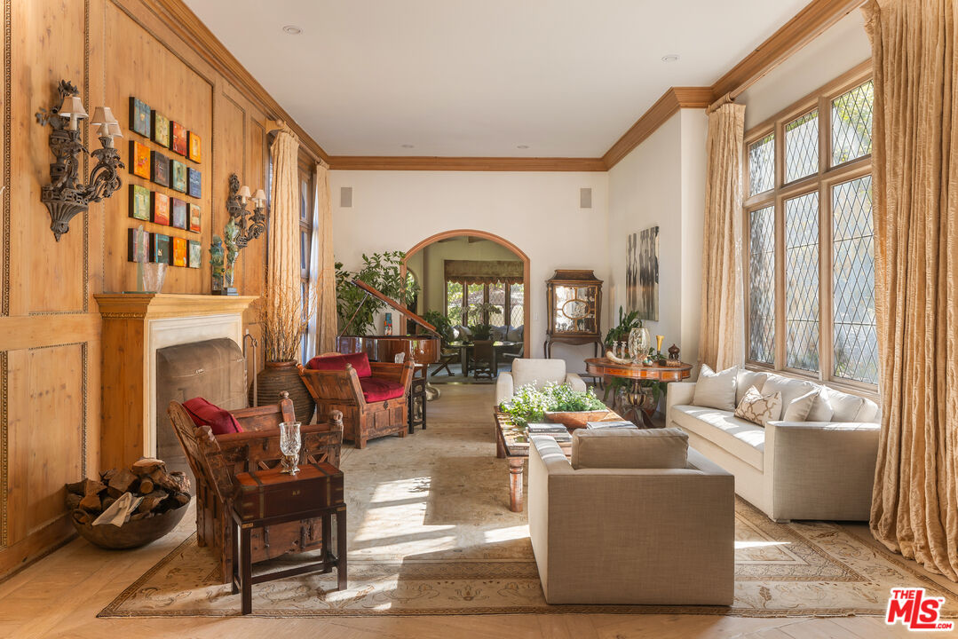 Beverly Hills, California, 90210, United States, 7 Bedrooms Bedrooms, ,9 BathroomsBathrooms,Residential,For Sale,1933482