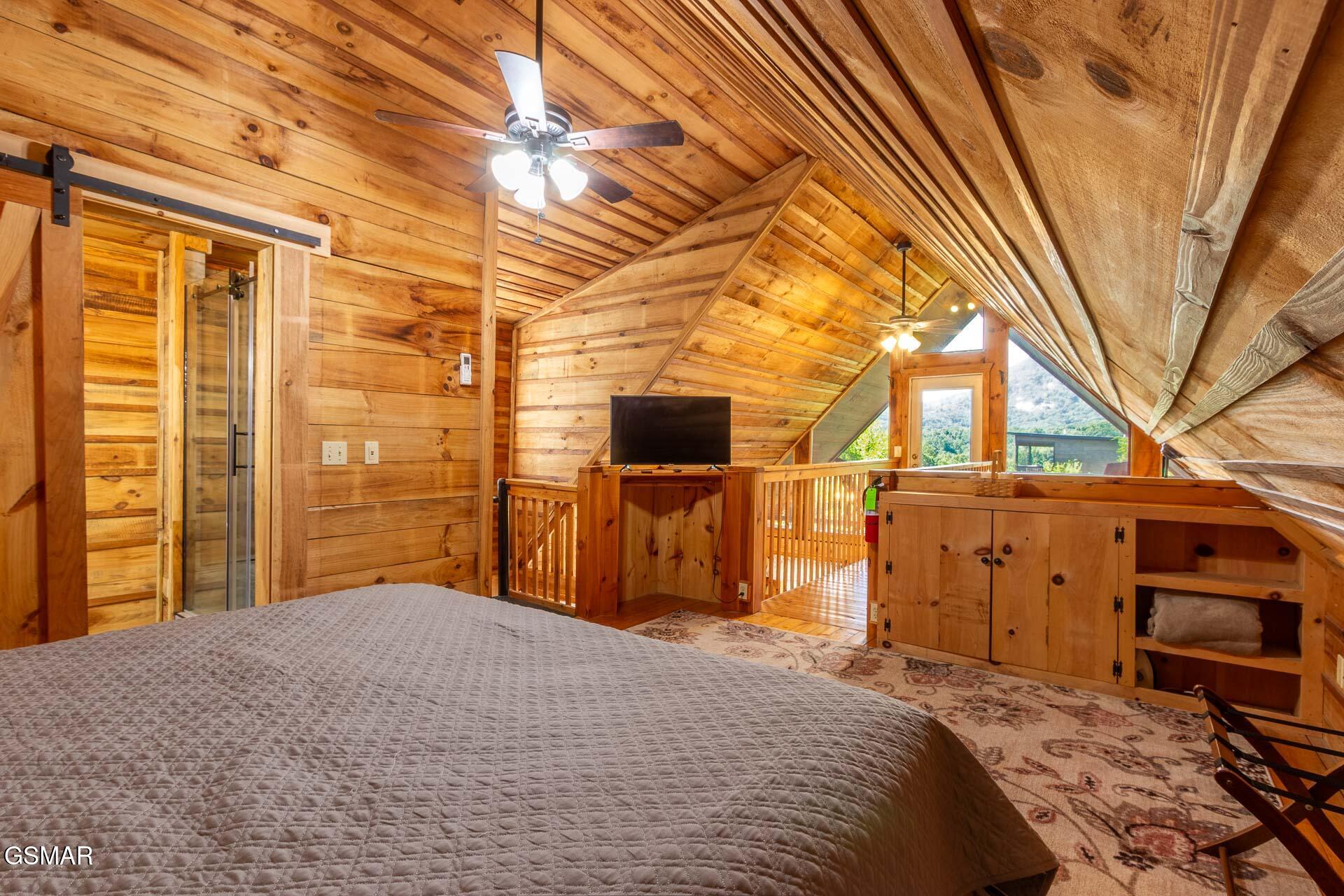 Sevierville, Tennessee, 37876, United States, 2 Bedrooms Bedrooms, ,3 BathroomsBathrooms,Residential,For Sale,1977438