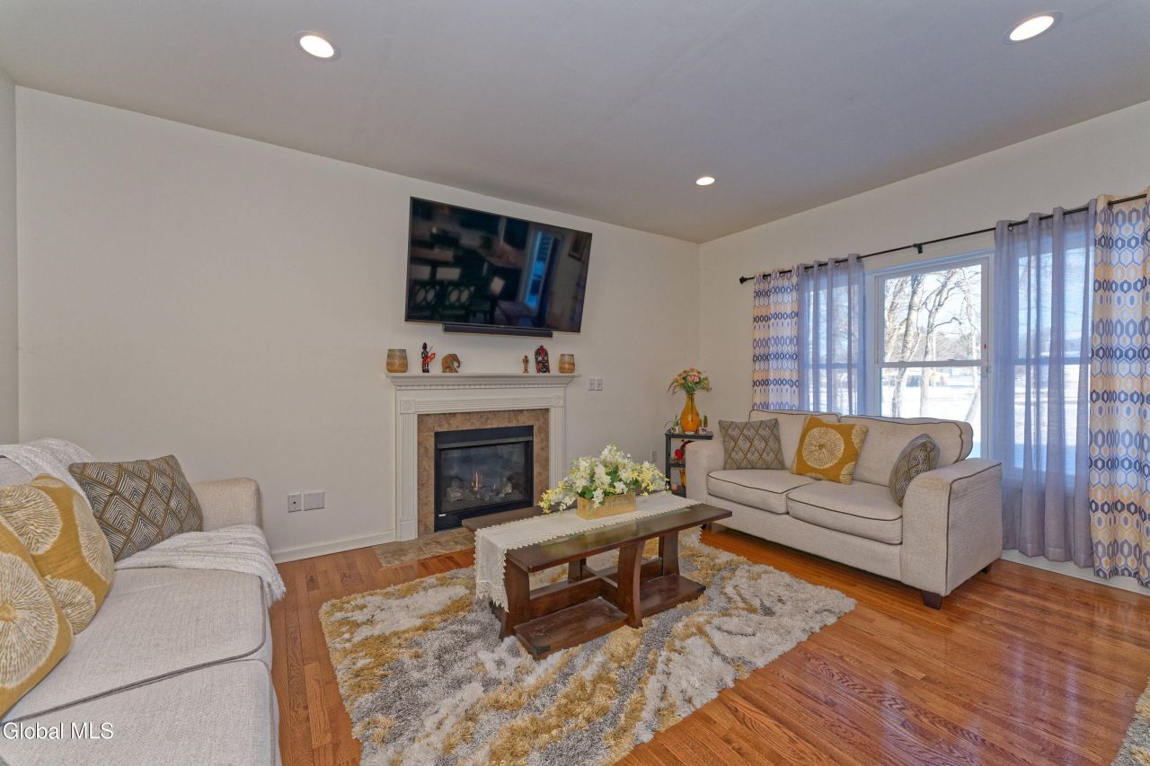 Rensselaer, New York, 12144, United States, 3 Bedrooms Bedrooms, ,3 BathroomsBathrooms,Residential,For Sale,1995950