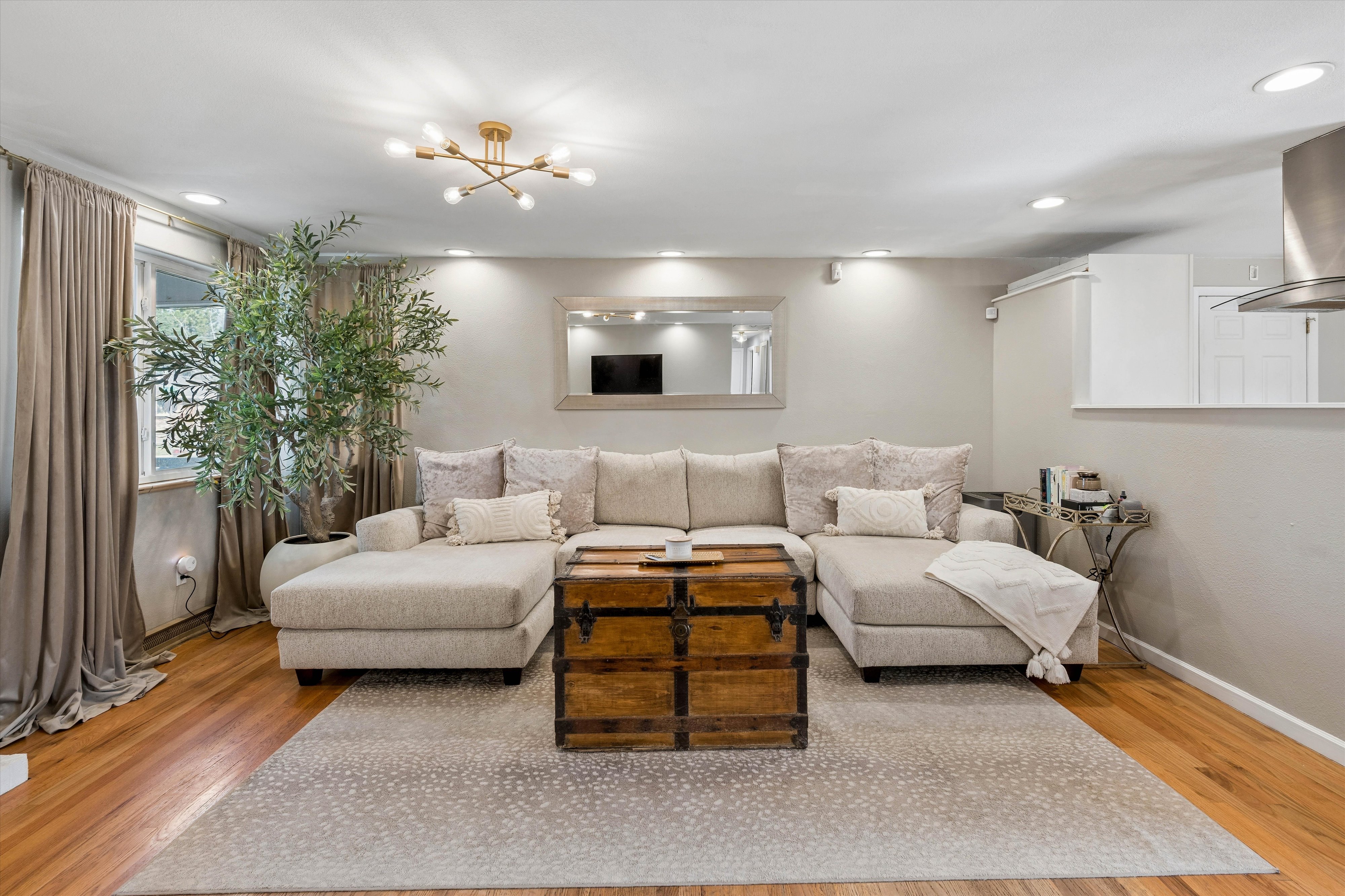  Welcome to 2900 South Jay Street - 物件實景