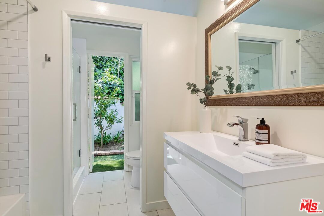 2275 Betty Ln, Beverly Hills, California, 90210, United States, 3 Bedrooms Bedrooms, ,3 BathroomsBathrooms,Residential,For Sale,2275 Betty Ln,1498020
