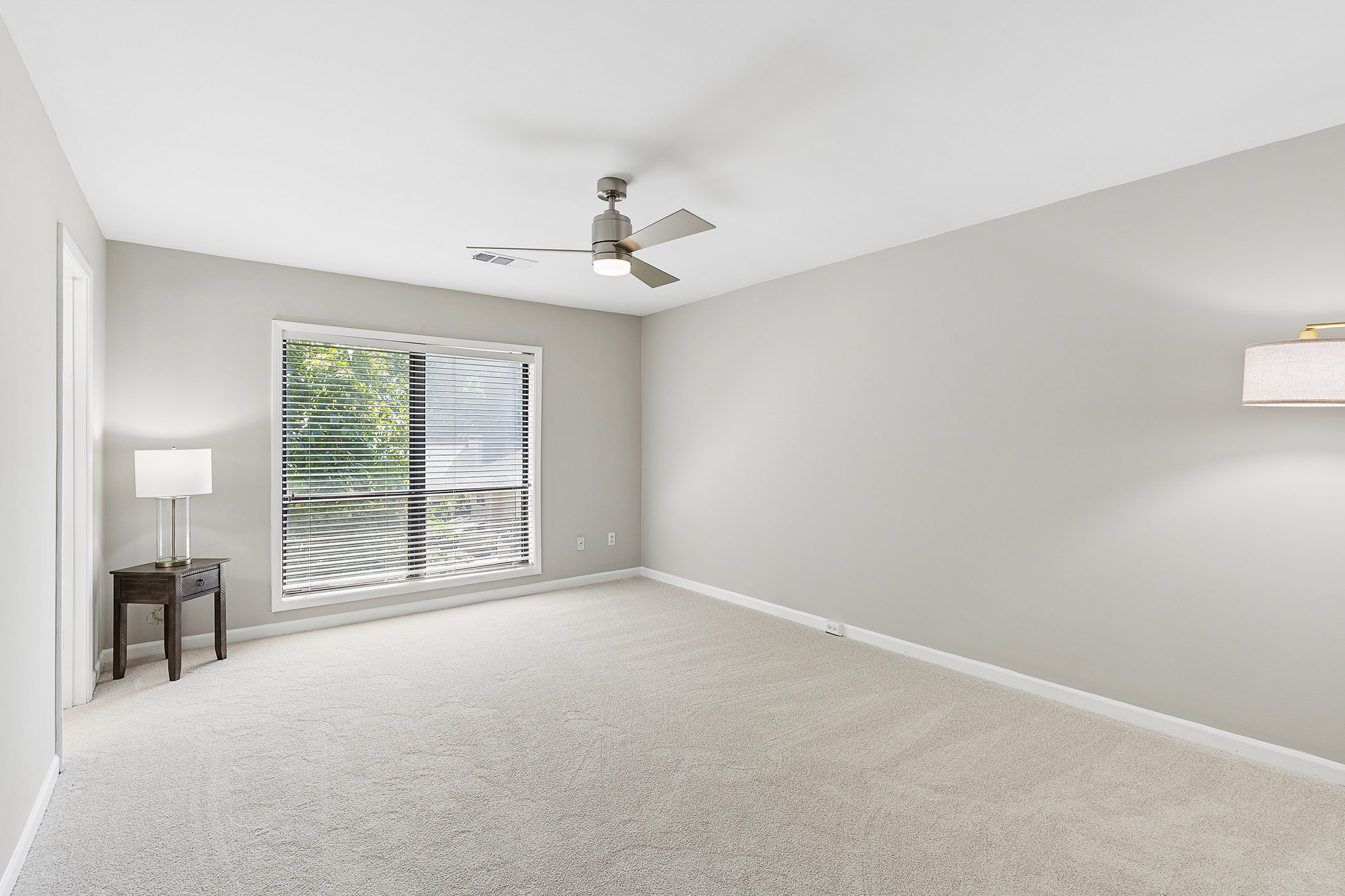  Beautifully Updated Fee Simple Townhome in an Exceptional Brookhaven Location - 物件實景