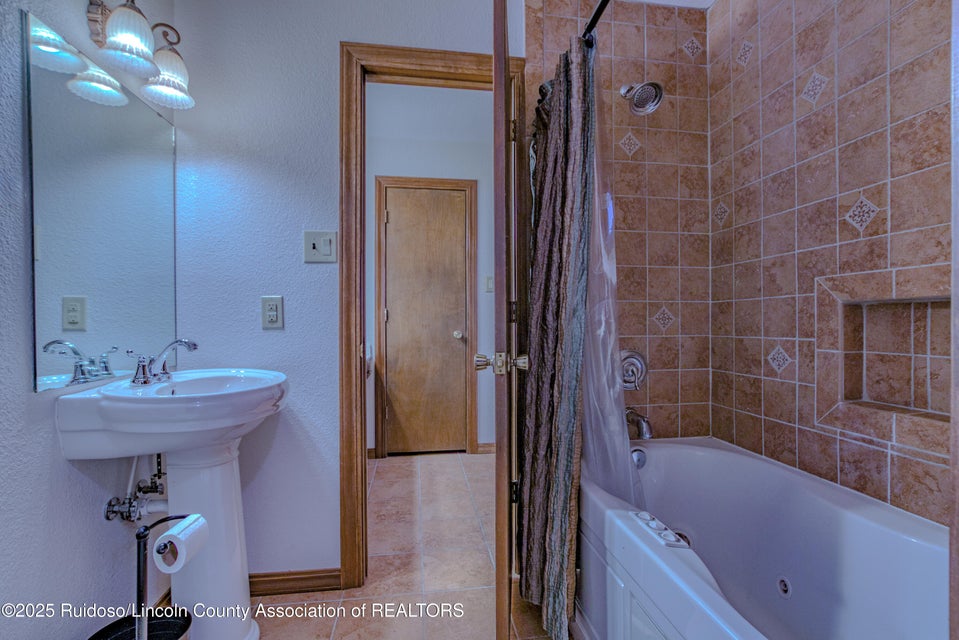 Ruidoso, New Mexico, 88345, United States, 3 Bedrooms Bedrooms, ,3 BathroomsBathrooms,Residential,For Sale,1977803