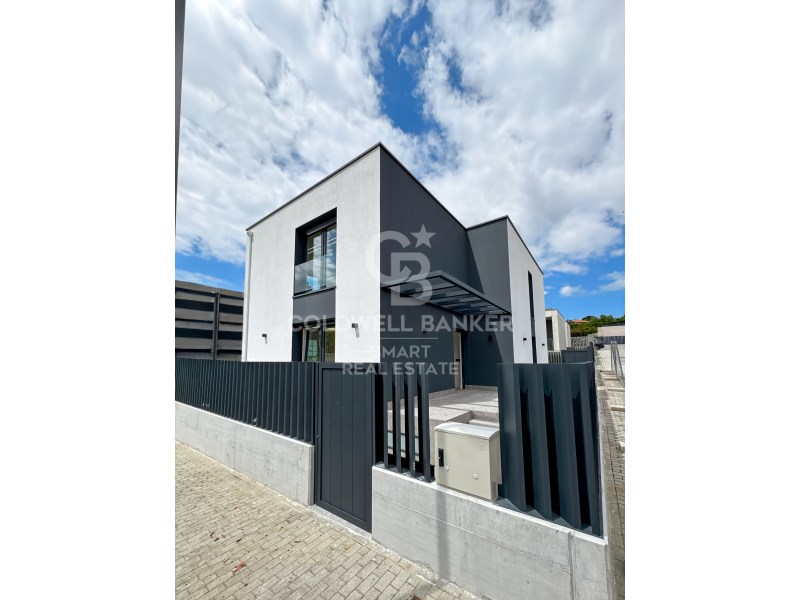 Rua Dulzaina A Coru?a, Oleiros, Oleiros A Coru?a, Oleiros, Galicia, ES, 4 Bedrooms Bedrooms, ,3 BathroomsBathrooms,Residential,For Sale,Rua Dulzaina A Coru?a, Oleiros, Oleiros A Coru?a,1487464