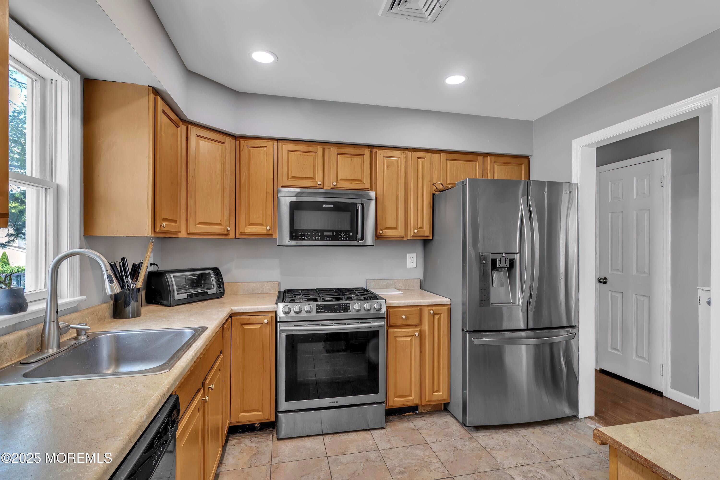 Toms River, New Jersey, 08753, United States, 5 Bedrooms Bedrooms, ,2 BathroomsBathrooms,Residential,For Sale,1996778