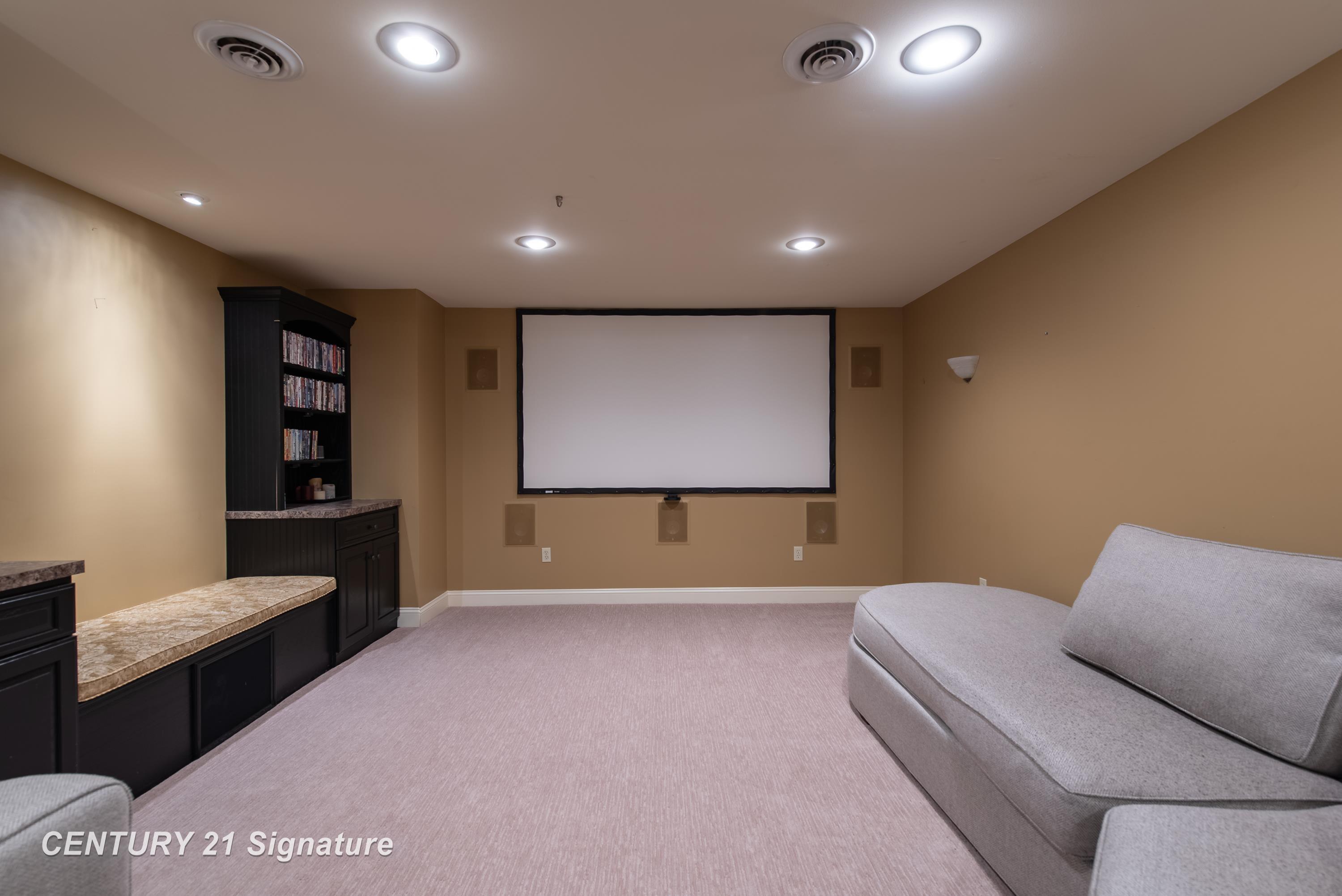 Midland, Michigan, 48642, United States, 5 Bedrooms Bedrooms, ,6 BathroomsBathrooms,Residential,For Sale,1977241