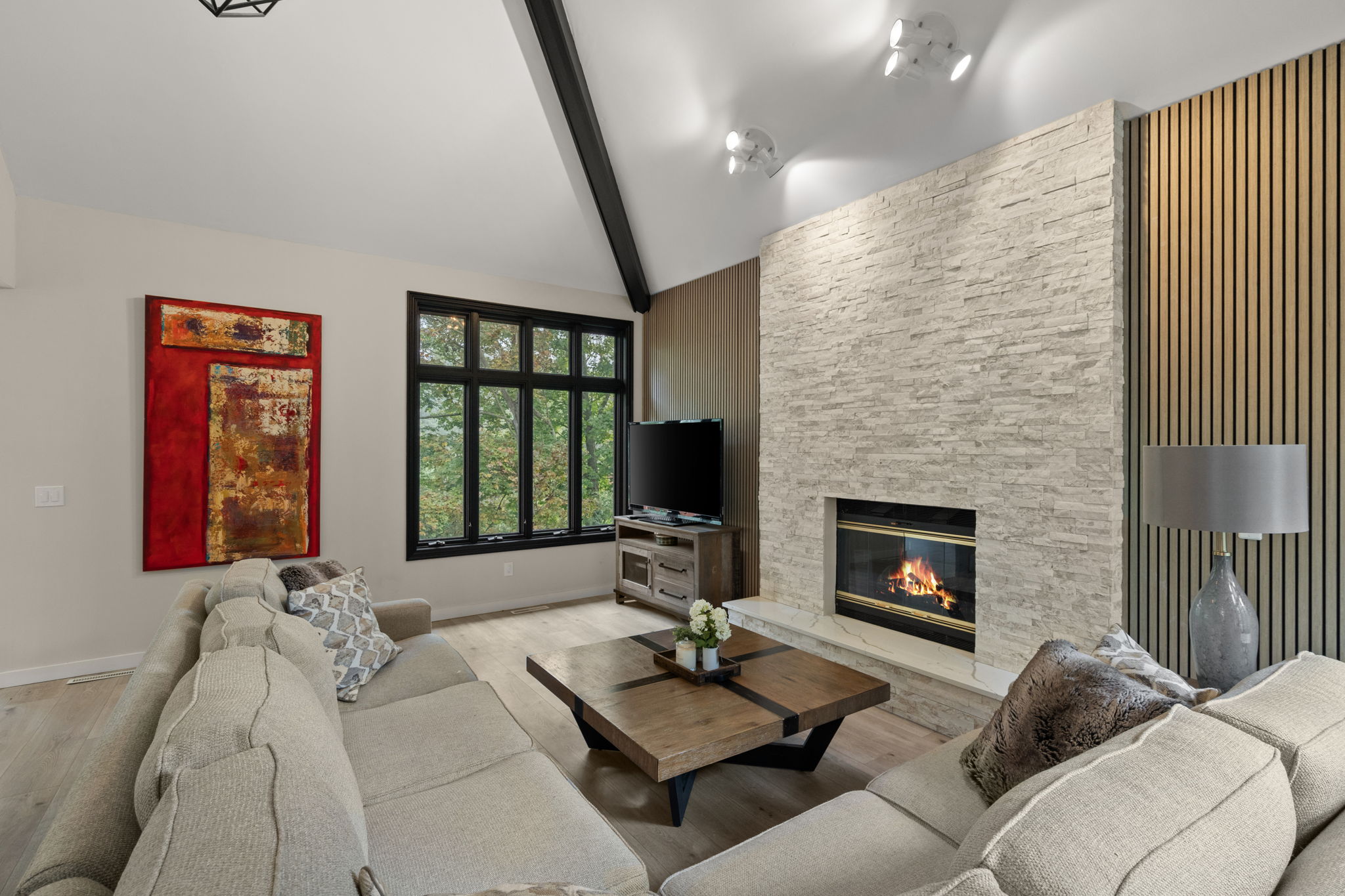 Fully Updated 5 Bedroom Home on Private, Wooded Lot in Gated Community - 物件實景