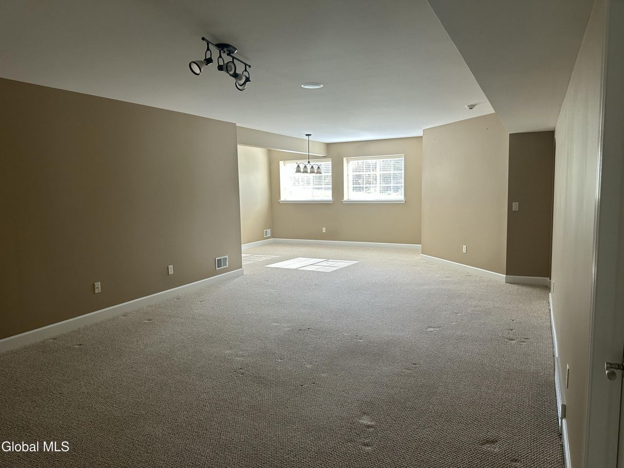 Altamont, New York, 12009, United States, 3 Bedrooms Bedrooms, ,3 BathroomsBathrooms,Residential,For Sale,1988112