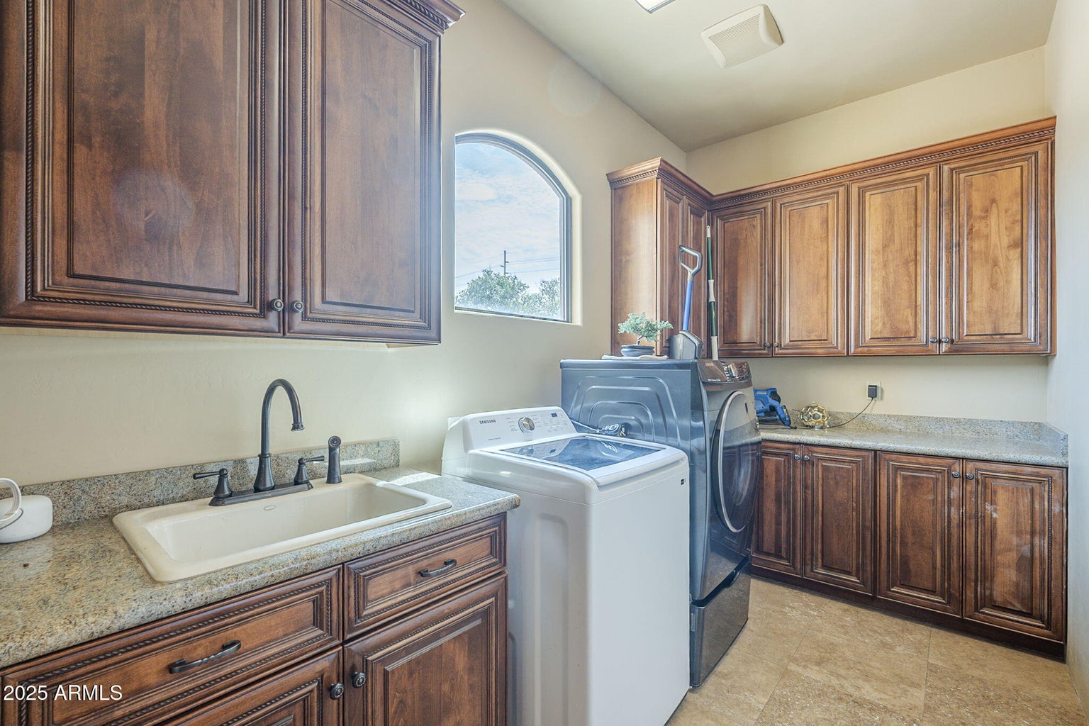 Queen Creek, Arizona, 85142, United States, 4 Bedrooms Bedrooms, ,5 BathroomsBathrooms,Residential,For Sale,1984232