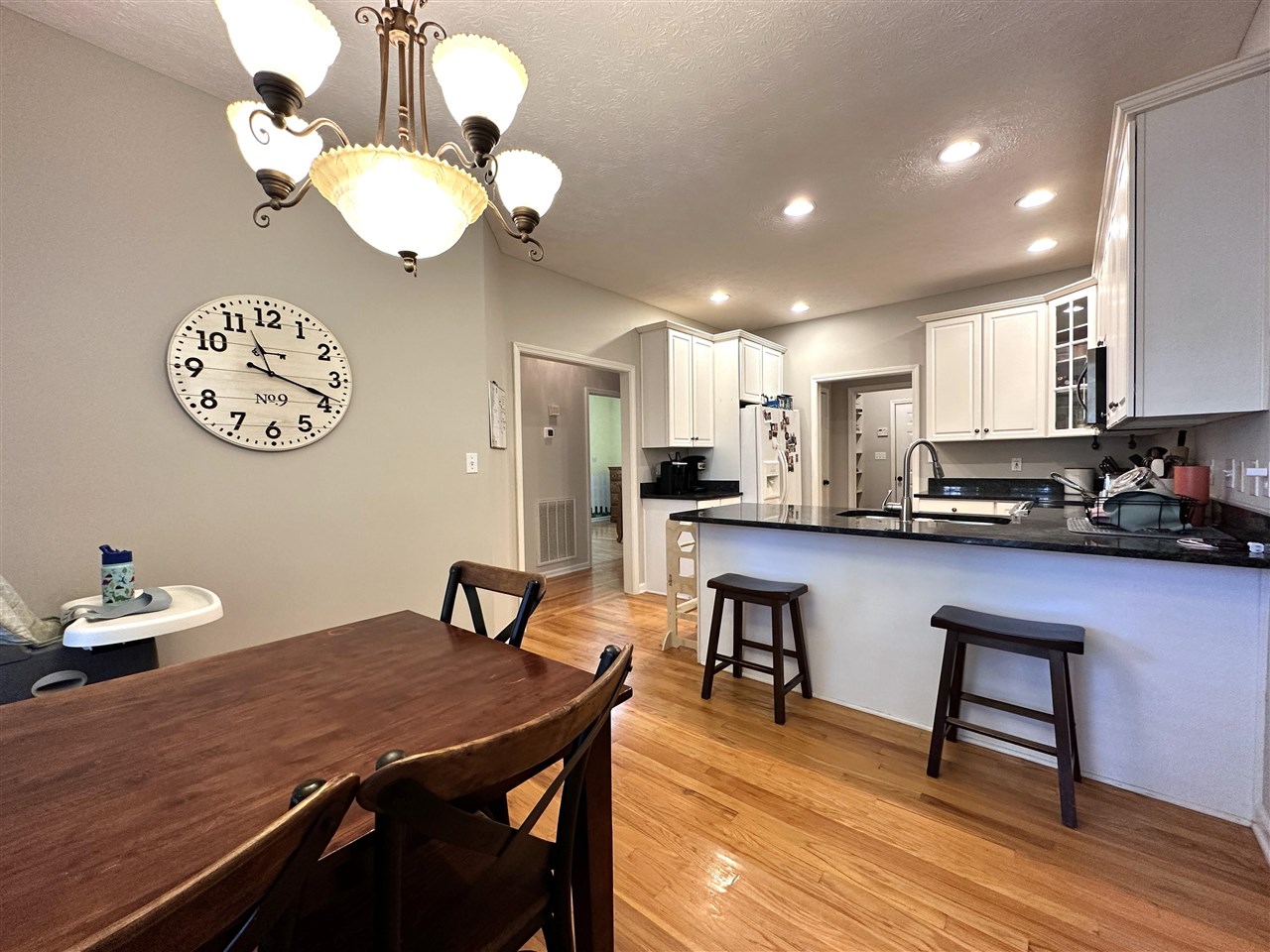 Bowling Green, Kentucky, 42104, United States, 5 Bedrooms Bedrooms, ,3 BathroomsBathrooms,Residential,For Sale,1907465
