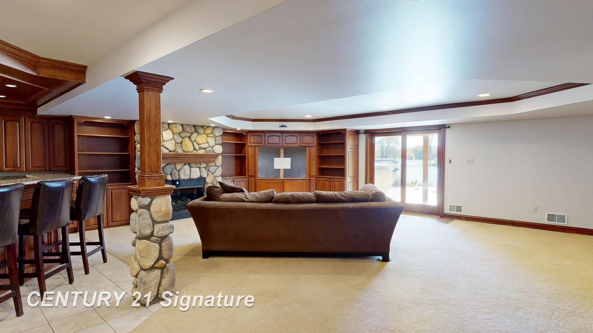 Fenton, Michigan, 48430, United States, 6 Bedrooms Bedrooms, ,4 BathroomsBathrooms,Residential,For Sale,1976063