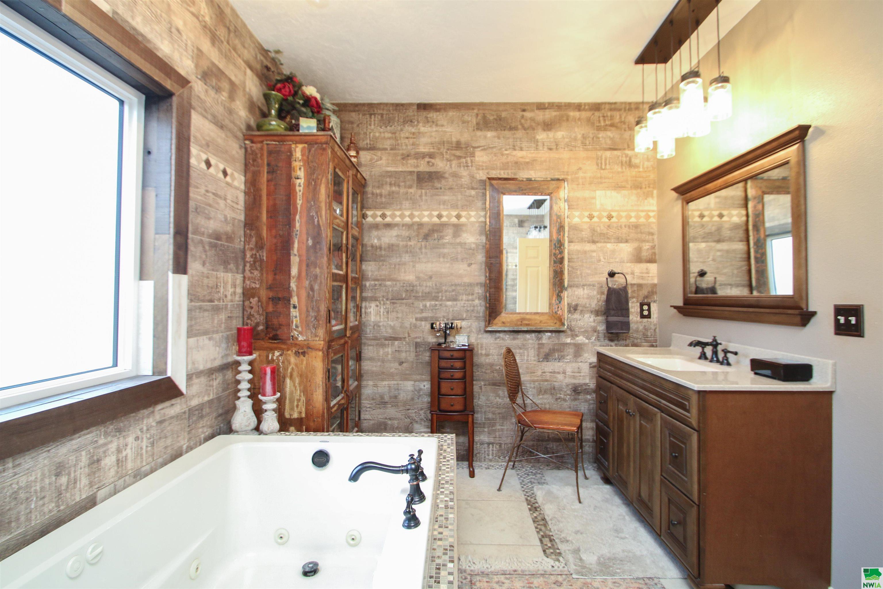 Dakota Dunes, South Dakota, 57049, United States, 5 Bedrooms Bedrooms, ,4 BathroomsBathrooms,Residential,For Sale,1928249