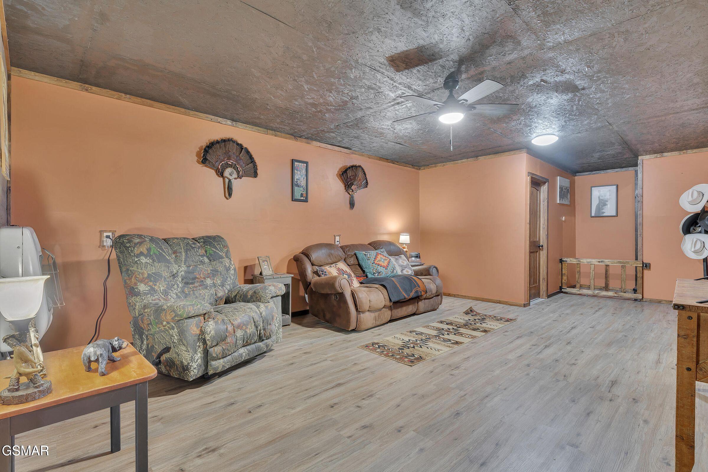 Bybee, Tennessee, 37713, United States, 4 Bedrooms Bedrooms, ,2 BathroomsBathrooms,Residential,For Sale,1980486