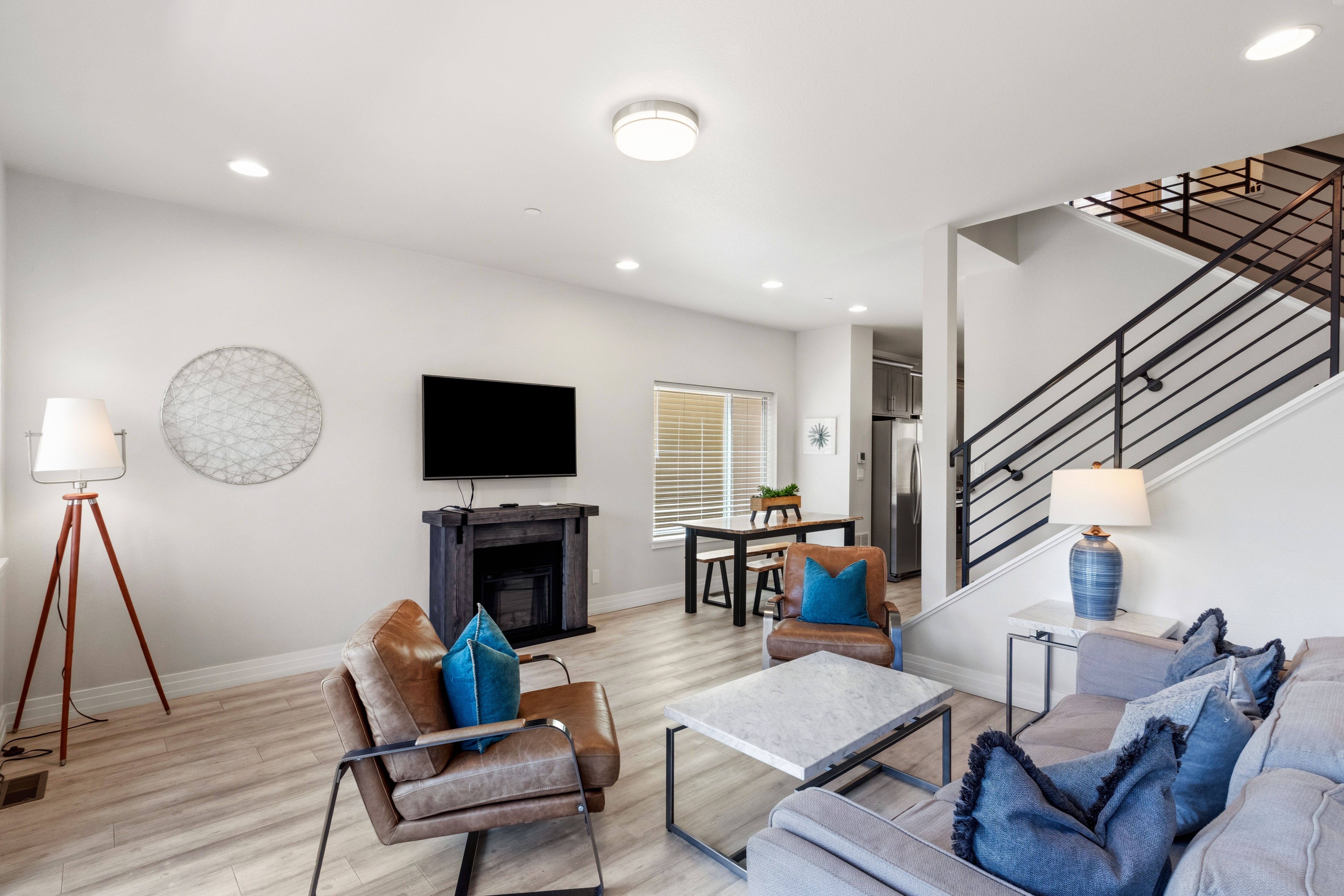  Furnished Modern Townhome - 物件實景