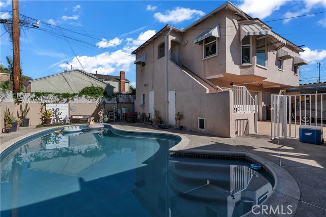 Huntington Park, California, 90255, United States, 4 Bedrooms Bedrooms, ,Residential,For Sale,1987109