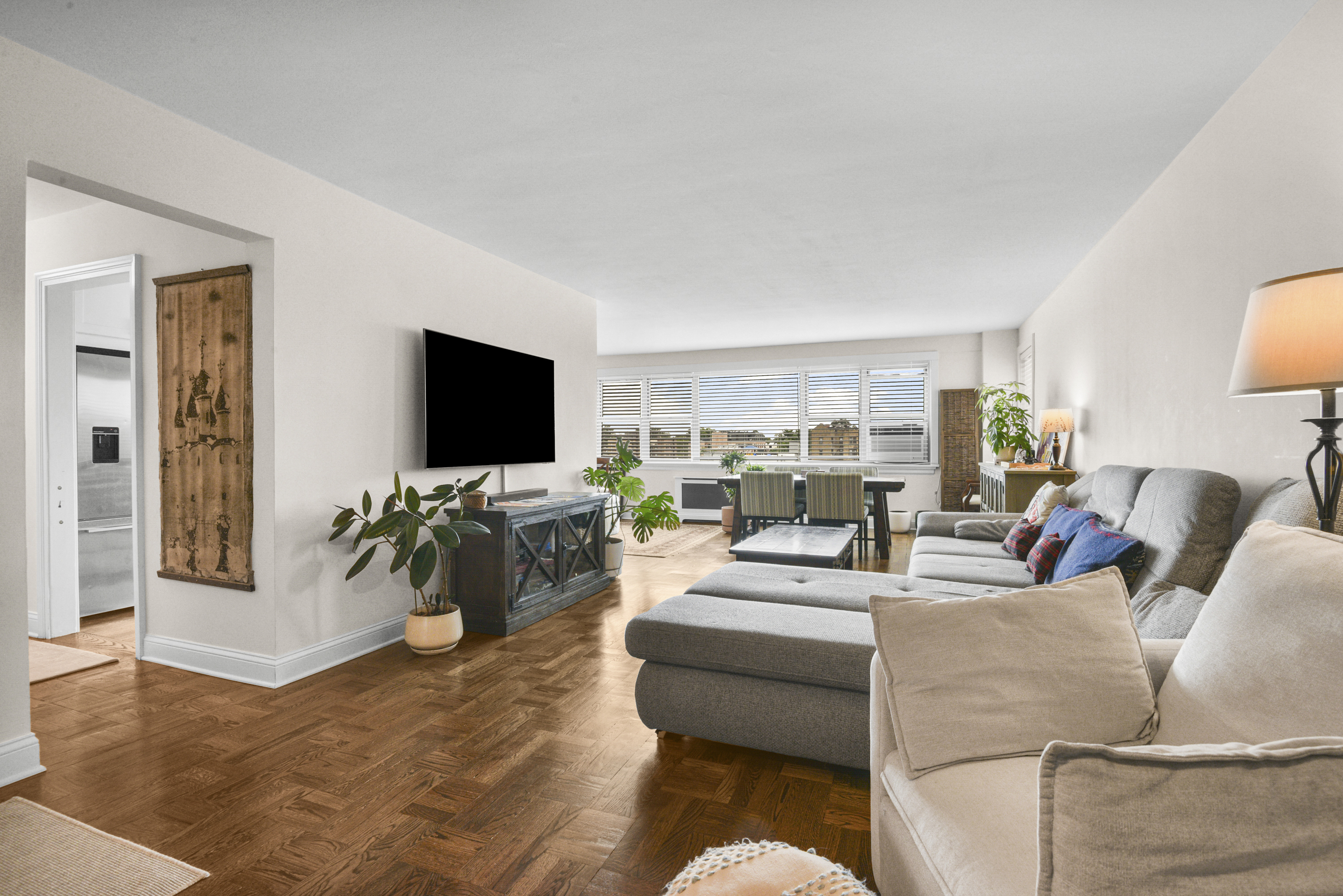  Oversized Larchmont Terrace Condo - 物件實景