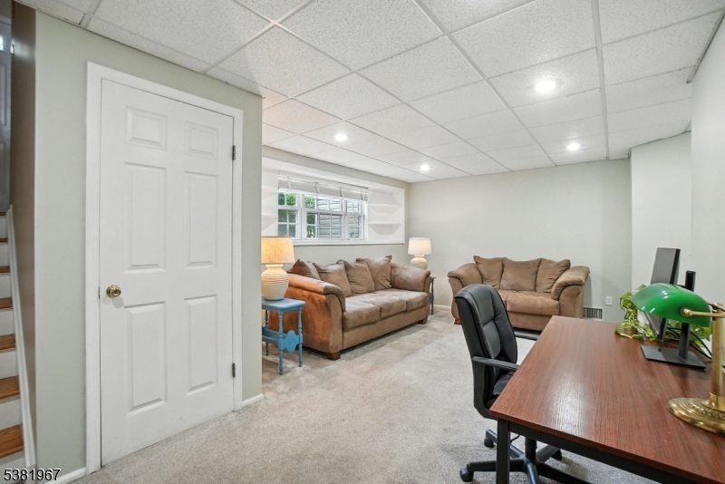Berkeley Heights Twp., New Jersey, 07922, United States, 2 Bedrooms Bedrooms, ,3 BathroomsBathrooms,Residential,For Sale,1939510
