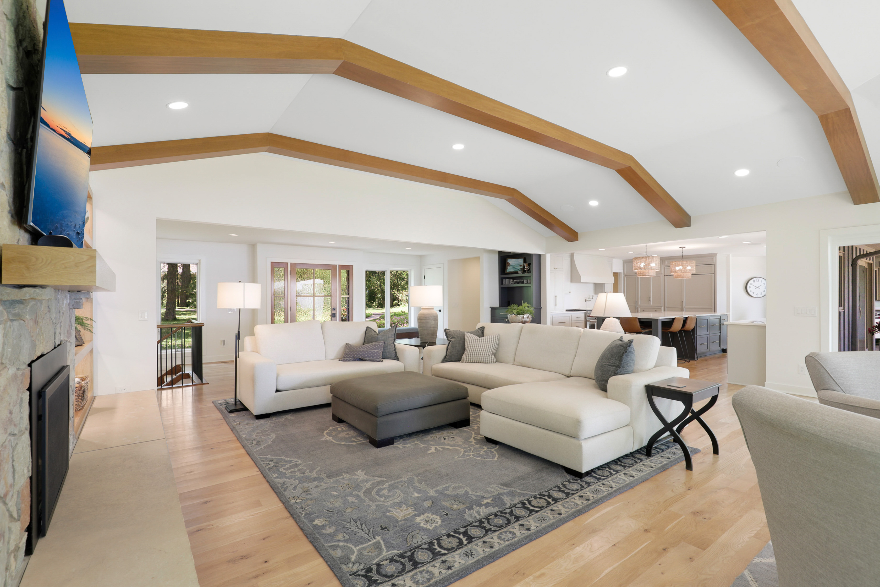  Lakeside Luxury with Timeless Charm and Modern Touches - 物件實景