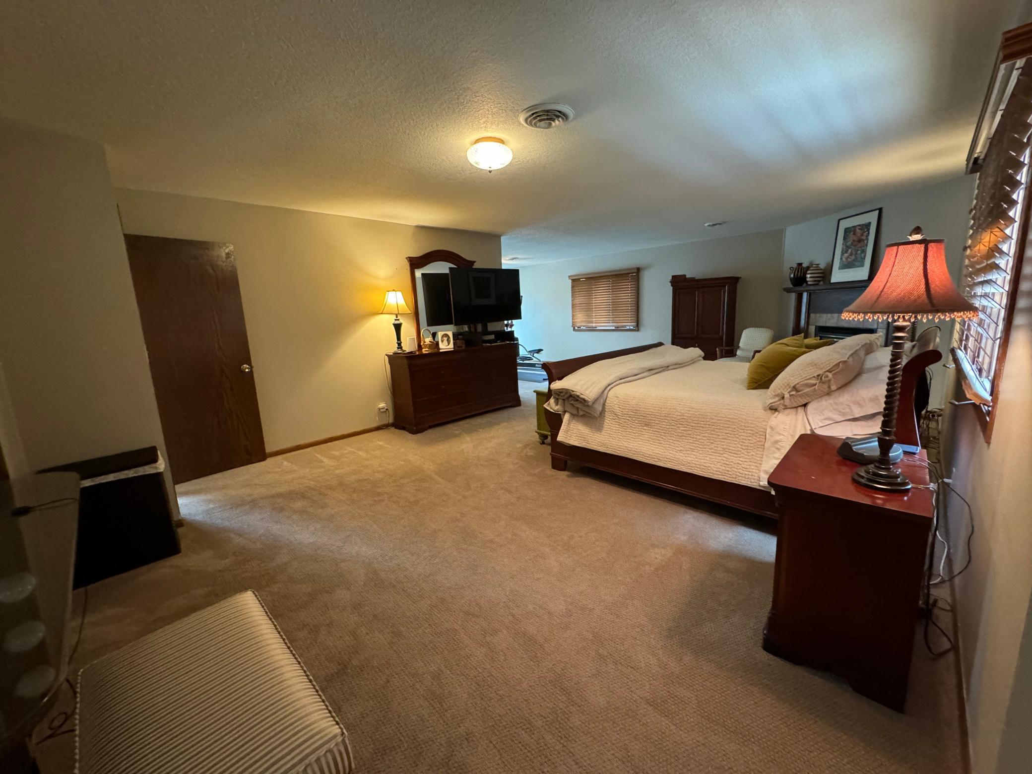 Albert Lea, Minnesota, 56007, United States, 4 Bedrooms Bedrooms, ,2 BathroomsBathrooms,Residential,For Sale,1977784