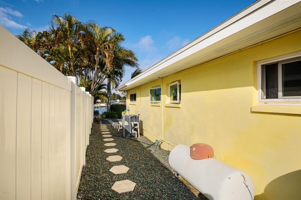 St Petersburg, Florida, 33705, United States, 3 Bedrooms Bedrooms, ,4 BathroomsBathrooms,Residential,For Sale,1793107