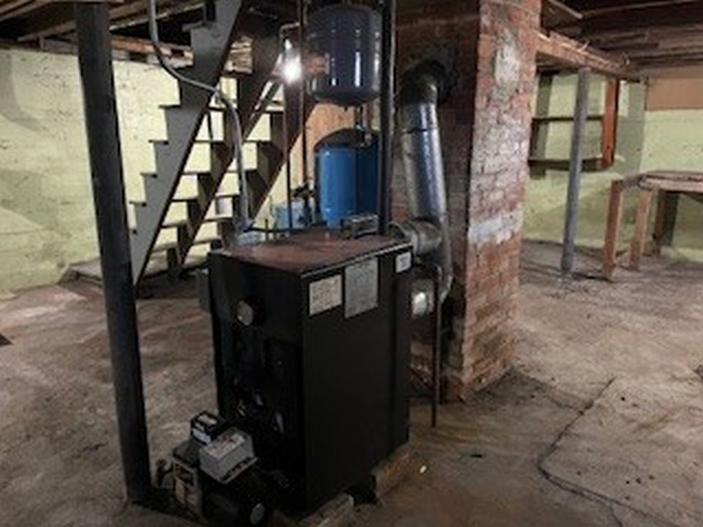 Portsmouth, New Hampshire, 03901, United States, 3 Bedrooms Bedrooms, ,1 BathroomBathrooms,Residential,For Sale,2005632