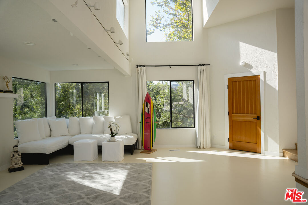 Malibu, California, 90265, United States, 3 Bedrooms Bedrooms, ,3 BathroomsBathrooms,Residential,For Sale,1949478