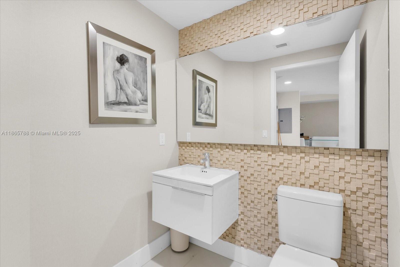 North Miami Beach, Florida, 33160, United States, 2 Bedrooms Bedrooms, ,3 BathroomsBathrooms,Residential,For Sale,1926964