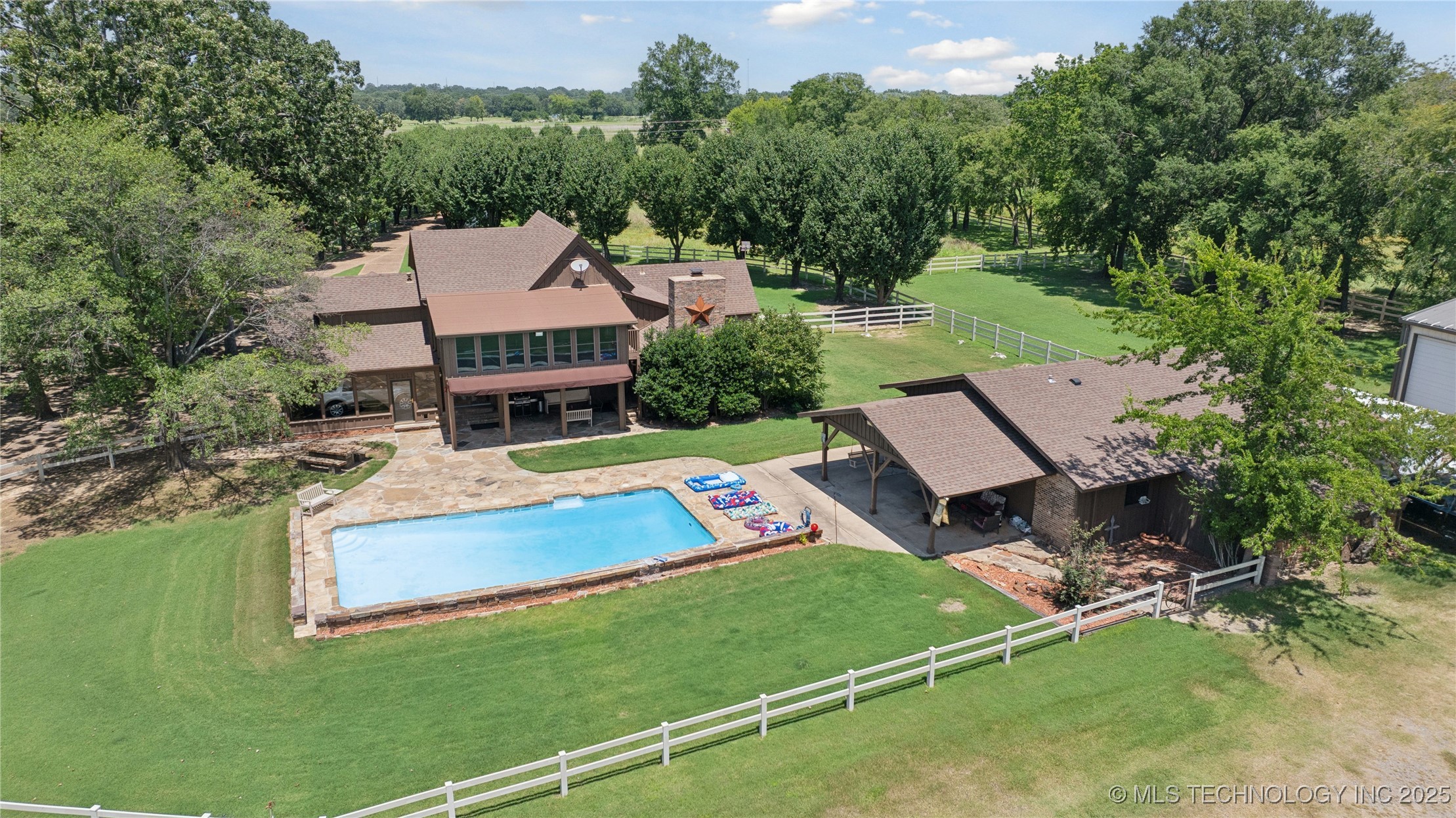 Pocola, Oklahoma, 74902, United States, 3 Bedrooms Bedrooms, ,3 BathroomsBathrooms,Residential,For Sale,1903793