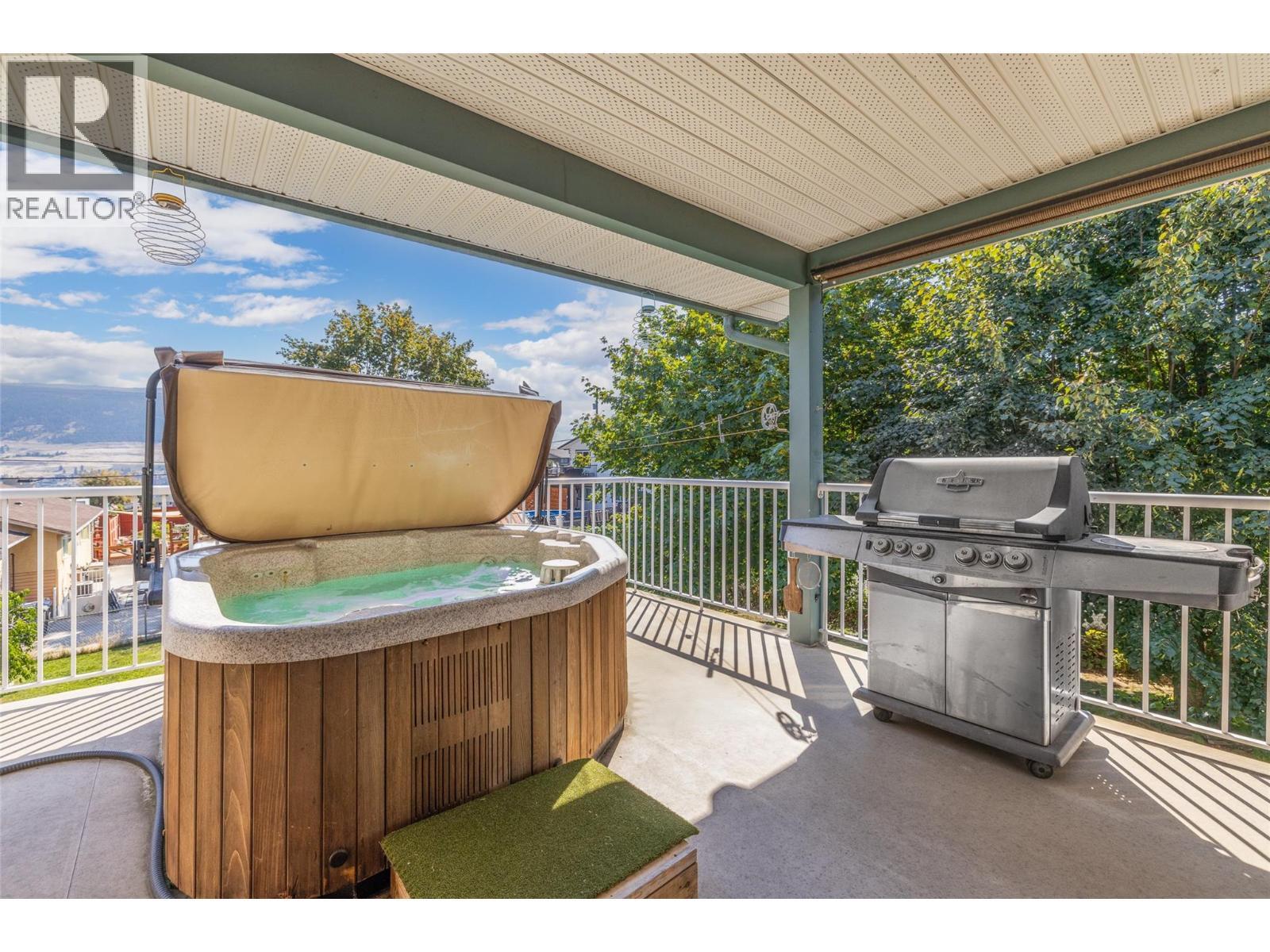 LAKE COUNTRY, British Columbia, V4V 1J1, CA, 5 Bedrooms Bedrooms, ,3 BathroomsBathrooms,Residential,For Sale,1950737