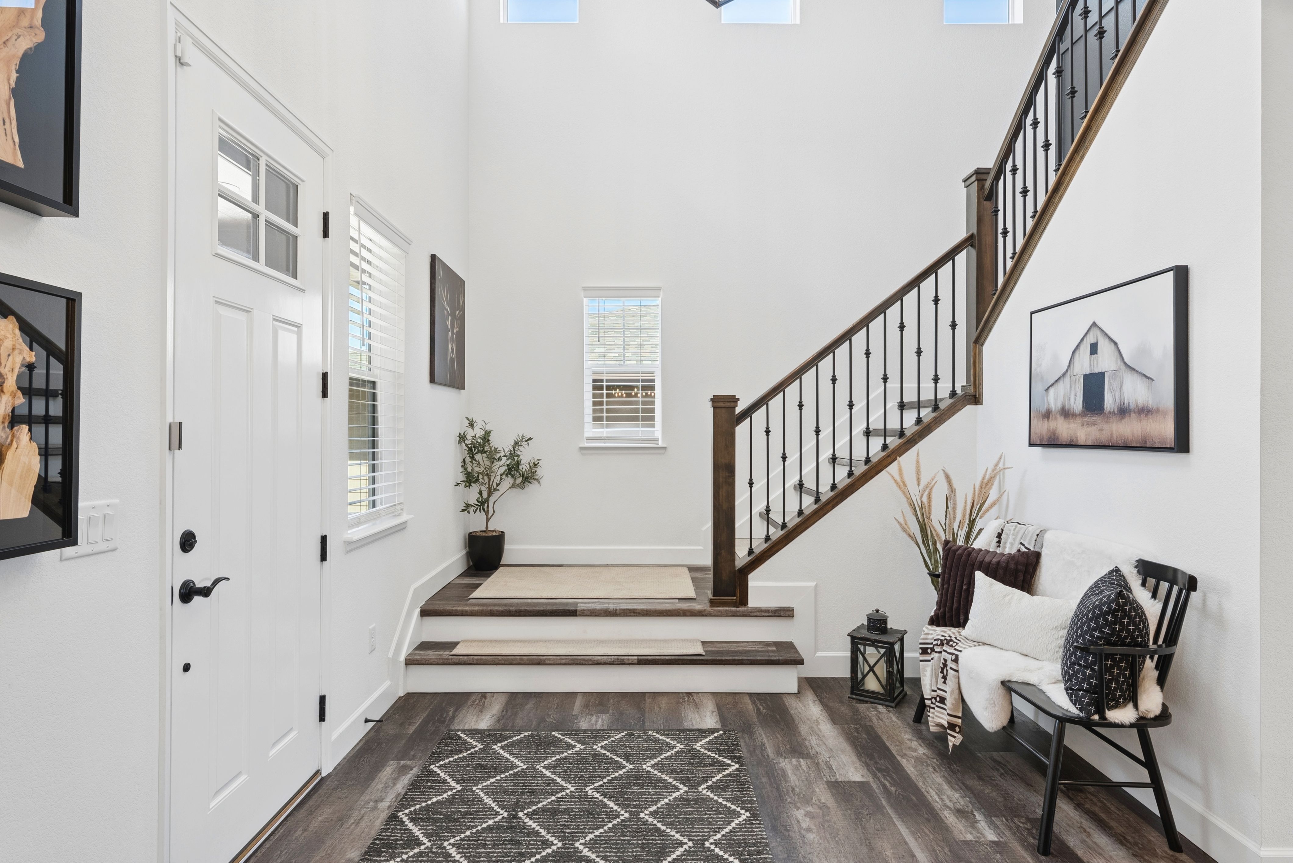  Newer construction, thoughtful design, and beautifully scaled spaces - 物件實景