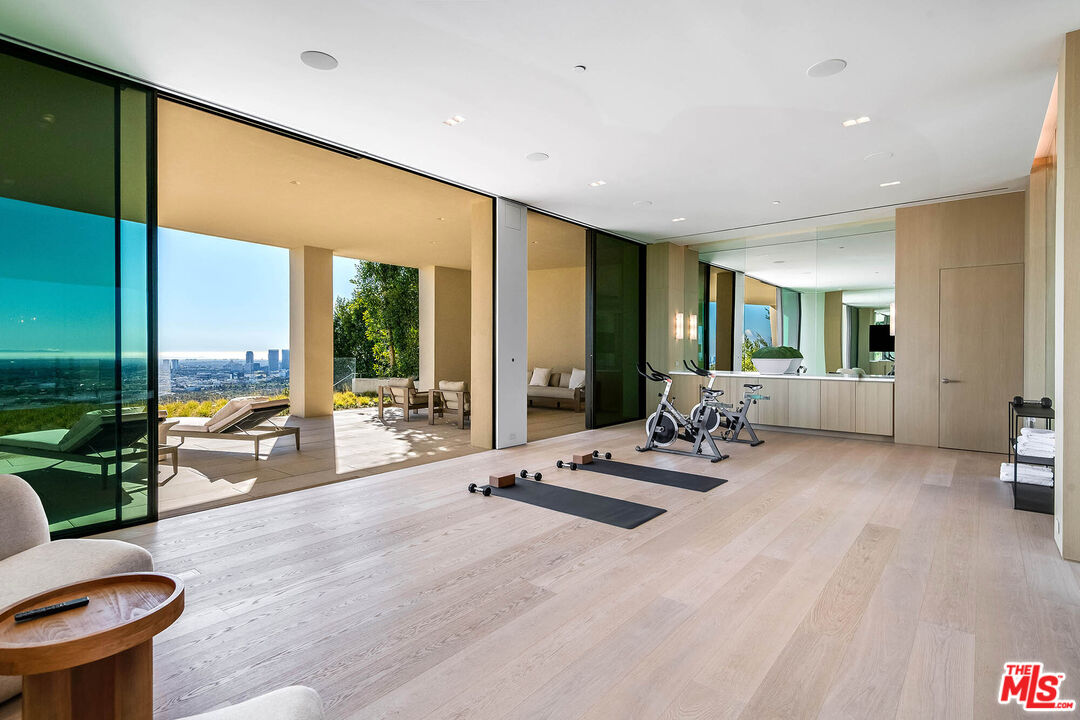 Los Angeles, California, 90069, United States, 7 Bedrooms Bedrooms, ,9 BathroomsBathrooms,Residential,For Sale,1925200