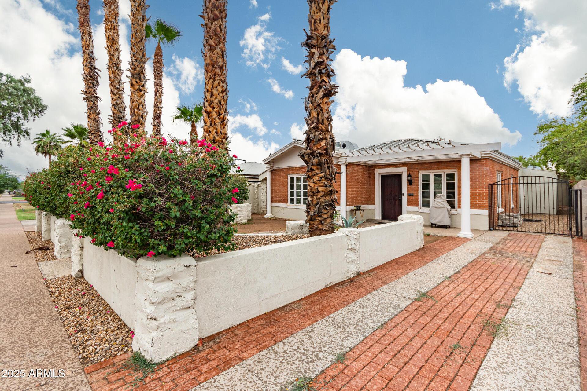 Phoenix, Arizona, 85007, United States, 4 Bedrooms Bedrooms, ,3 BathroomsBathrooms,Residential,For Sale,1980366