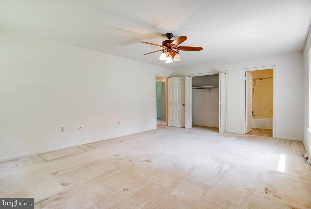 Warrenton, Virginia, 20187, United States, 3 Bedrooms Bedrooms, ,3 BathroomsBathrooms,Residential,For Sale,2049291