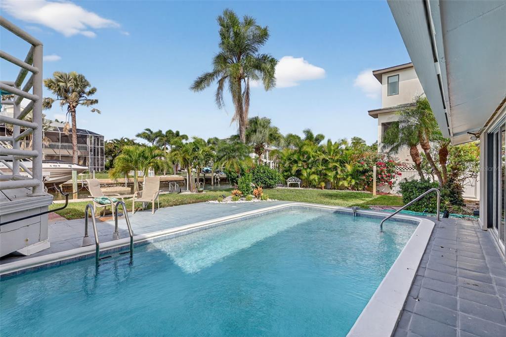 Longboat Key, Florida, 34228, United States, 3 Bedrooms Bedrooms, ,2 BathroomsBathrooms,Residential,For Sale,1990986