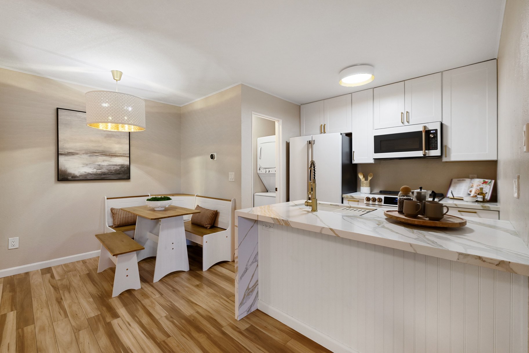  Freshly updated ground-level condo tucked into a parklike setting - 物件實景