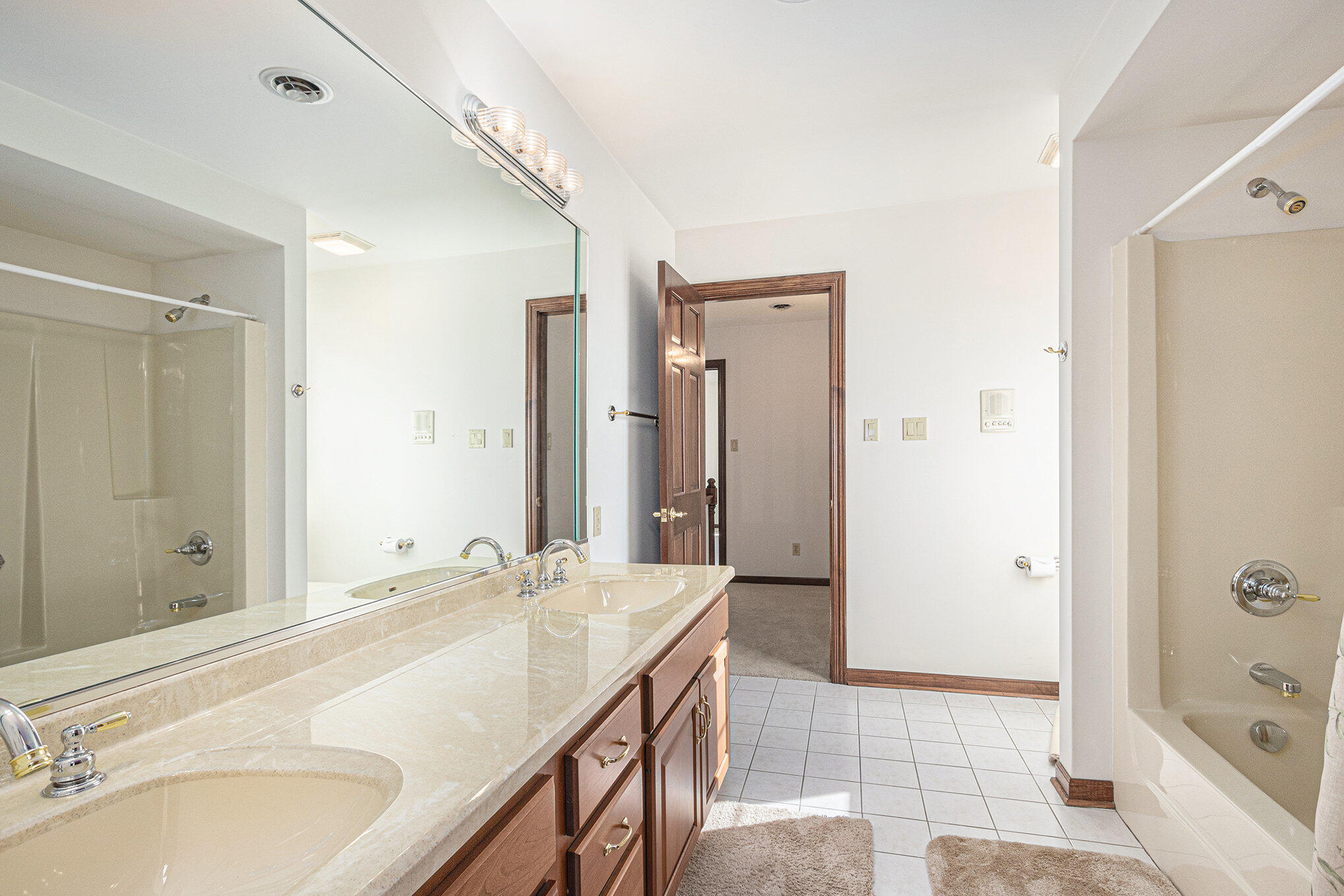 Dyer, Indiana, 46311, United States, 5 Bedrooms Bedrooms, ,5 BathroomsBathrooms,Residential,For Sale,2001175